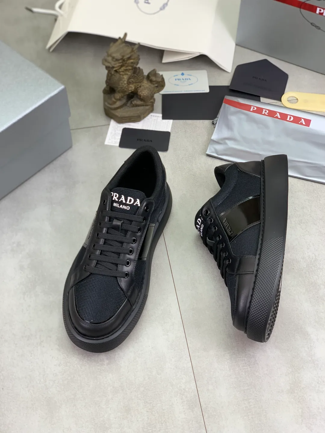Men's men's shoes 💰P542💰 [New style] popular models are on the official website, 🆘 The trendy brand (Prada) mainly promotes popular models, avant-garde and versatile fashionable men's shoes private version mold opening, cowhide surface splicing 1:1.. Fashionable and simple, original imported cowhide lining cowhide feet; the atmosphere and personality are more fashionable, eye-catching and pursuing class. It will subvert the old idea and be a must-have for fashionistas with you! Must keep it! Tall and comfortable, large and low, high-end quality workmanship. Size: 38-44 4️⃣colors available.
